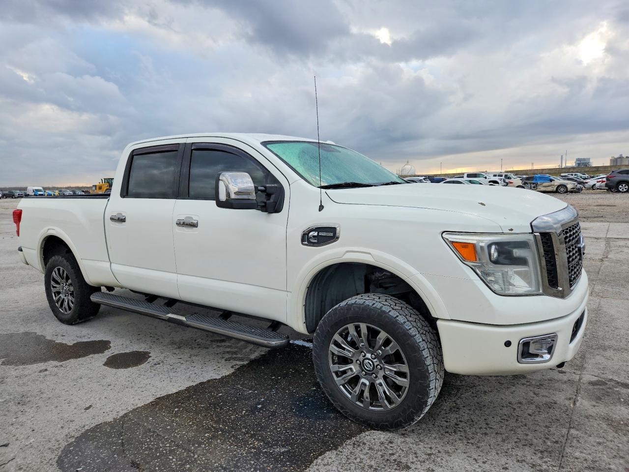 2016 NISSAN TITAN XD SL photo 7