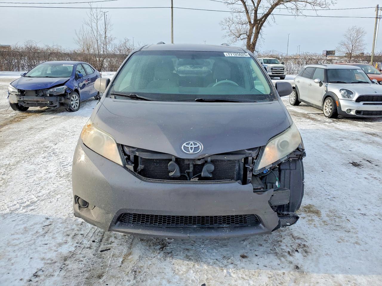 2013 TOYOTA SIENNA CE photo 9