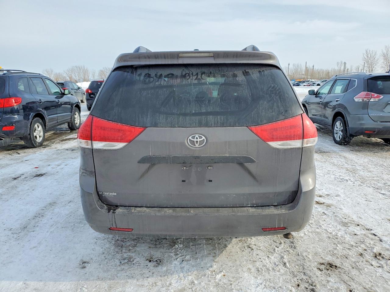 2013 TOYOTA SIENNA CE photo 11