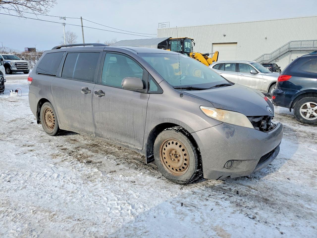 2013 TOYOTA SIENNA CE photo 7
