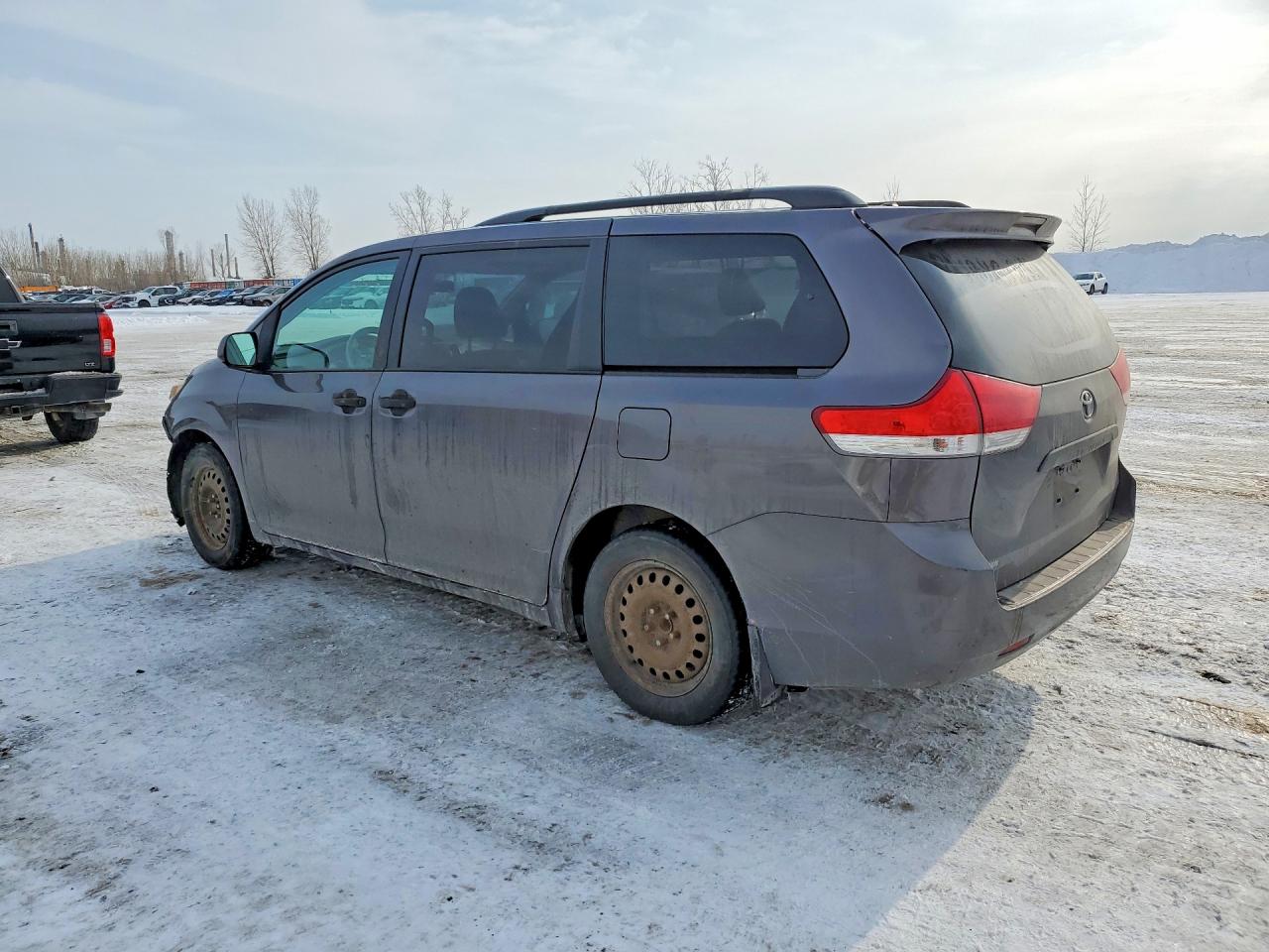 2013 TOYOTA SIENNA CE photo 3