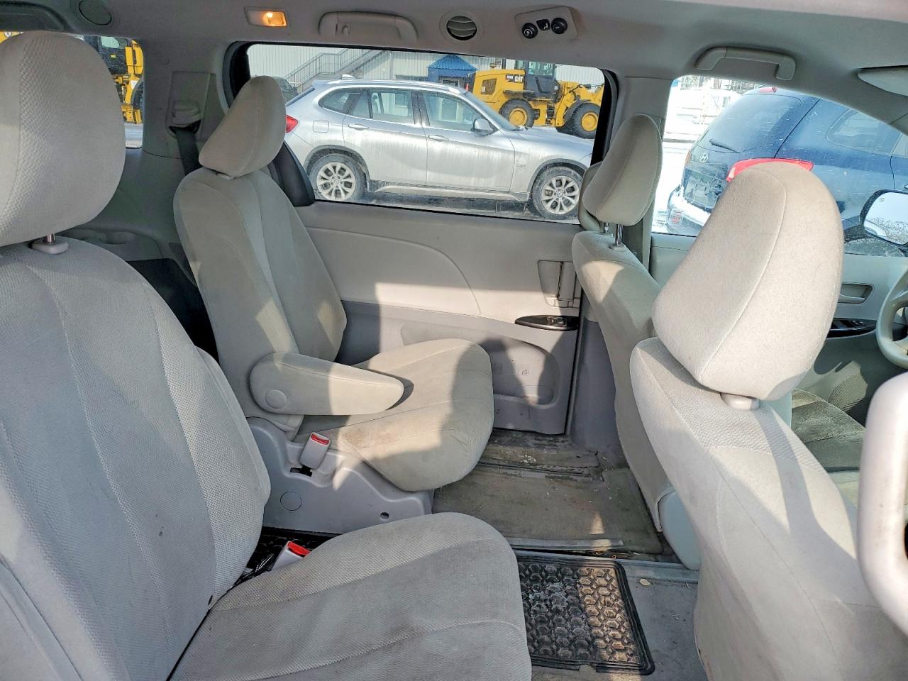 2013 TOYOTA SIENNA CE photo 19