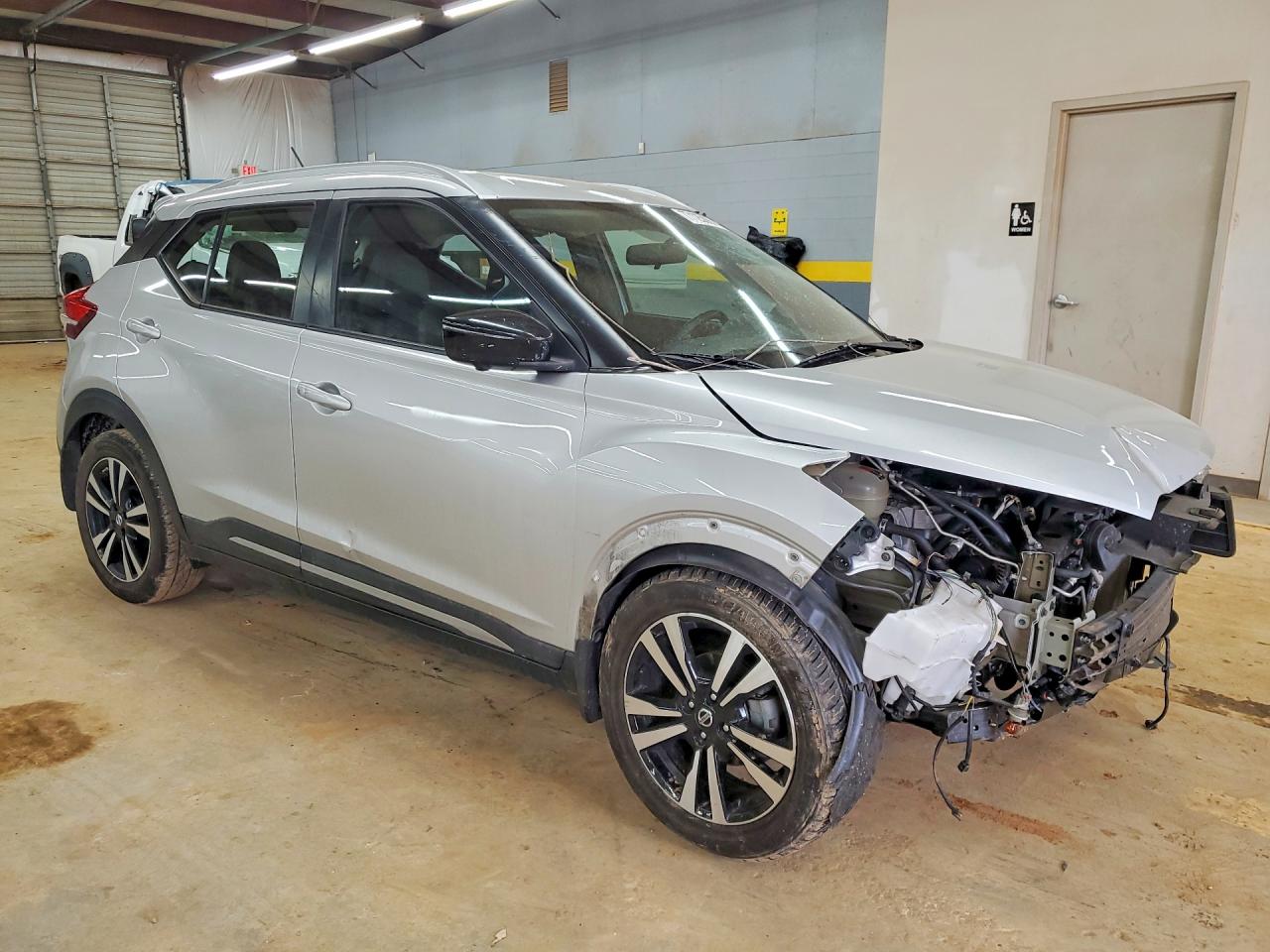 2019 NISSAN KICKS S photo 7
