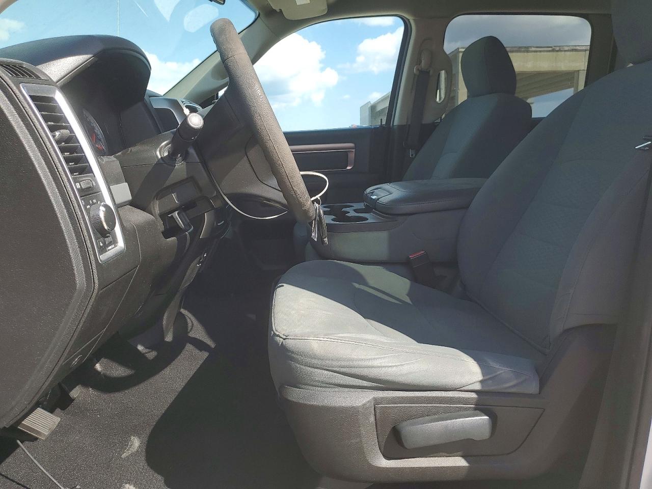 2019 RAM 1500 CLASSIC SLT photo 13