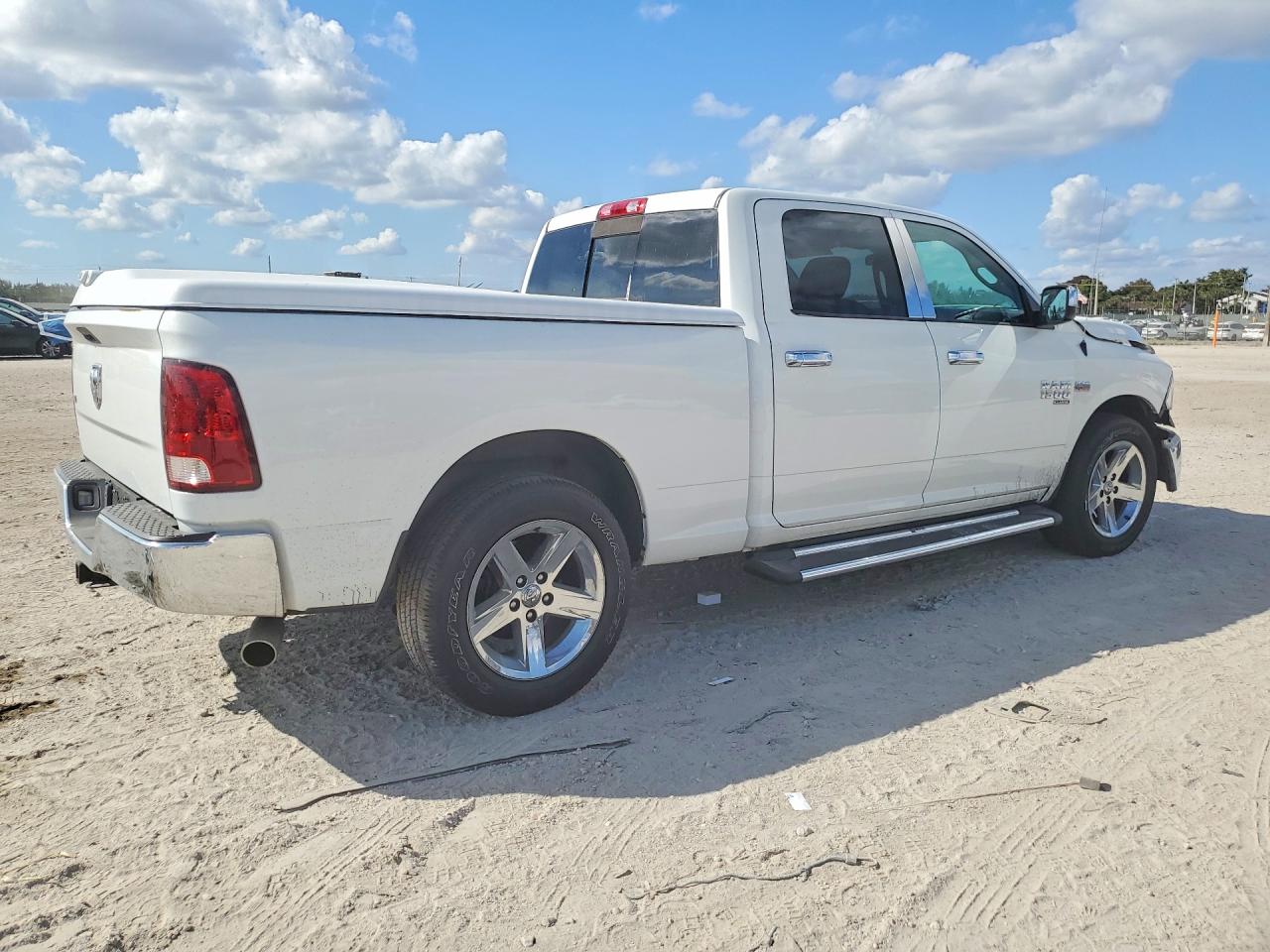 2019 RAM 1500 CLASSIC SLT photo 5