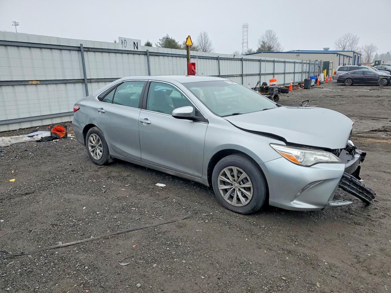 2016 TOYOTA CAMRY LE photo 4