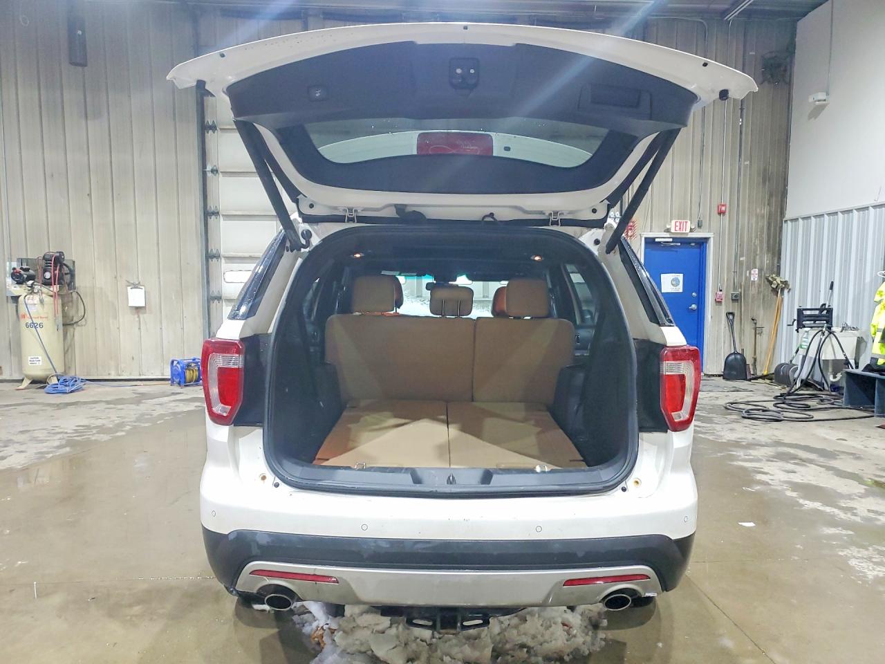 2016 FORD EXPLORER XLT photo 6