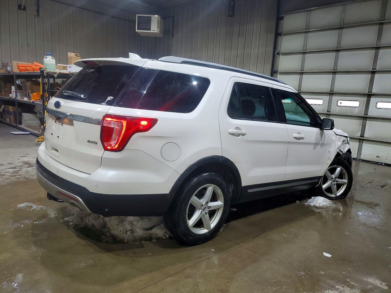 2016 FORD EXPLORER XLT photo 3