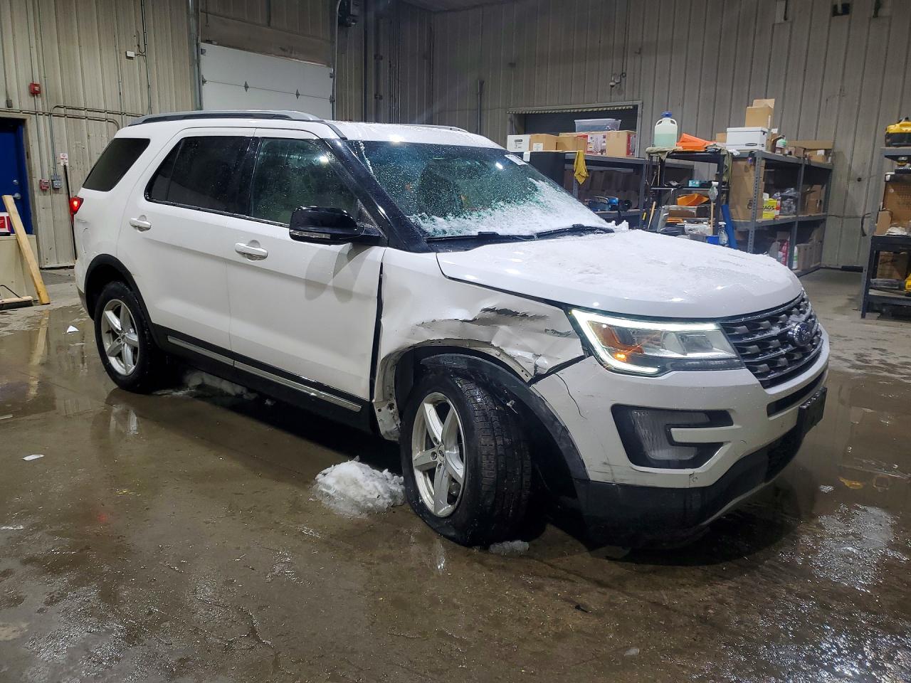 2016 FORD EXPLORER XLT photo 4