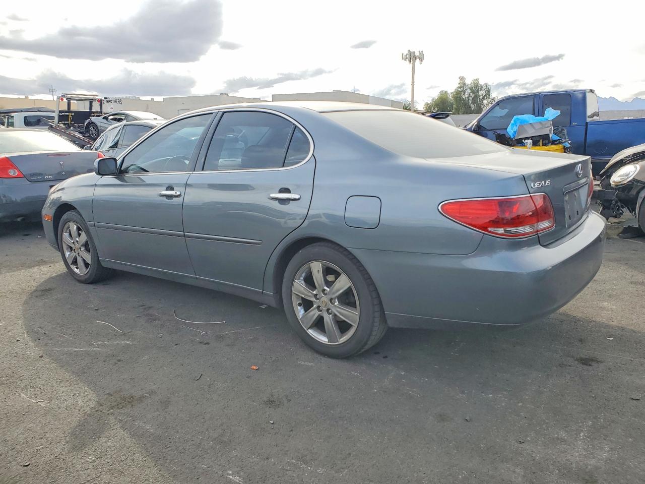 2005 LEXUS ES 330 photo 2