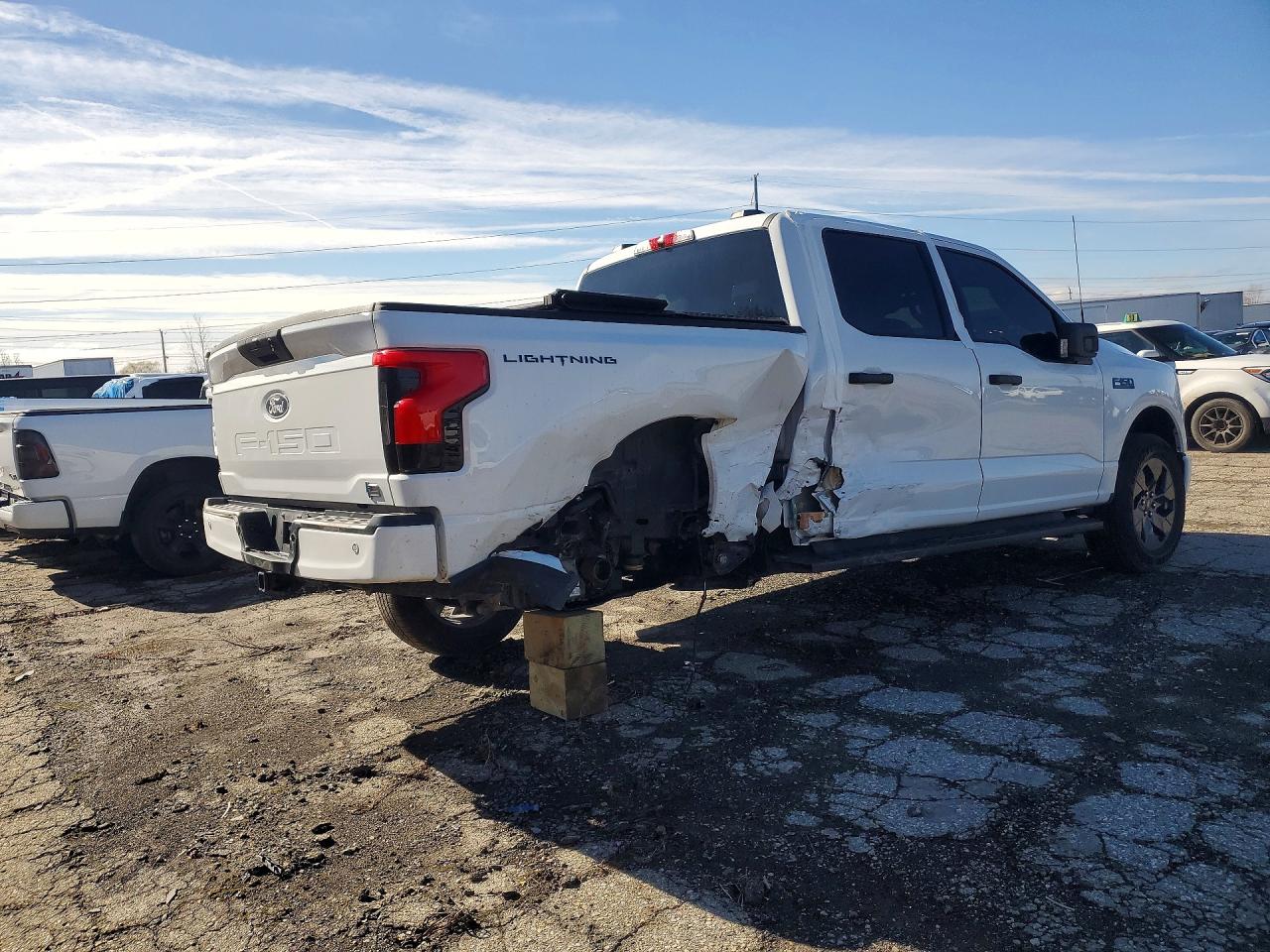 2024 FORD F150 LIGHTNING XLT photo 5