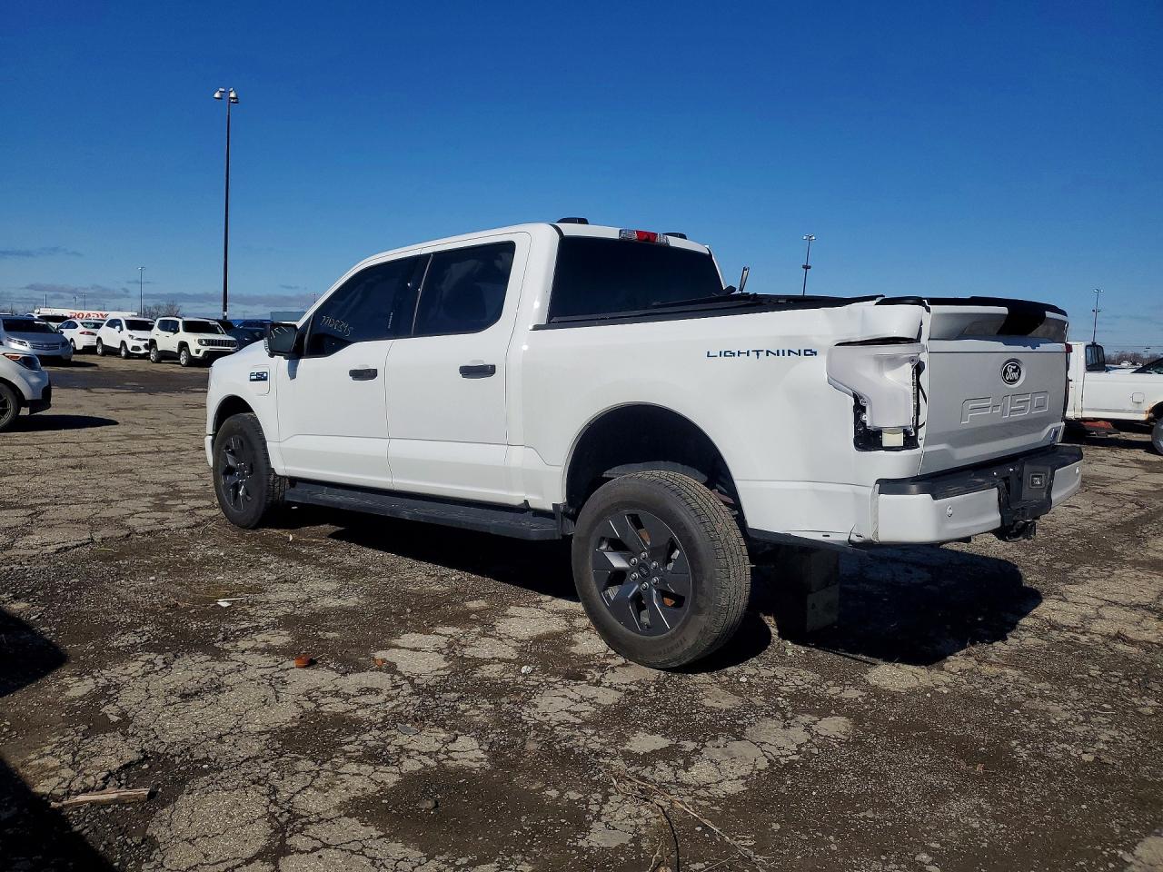 2024 FORD F150 LIGHTNING XLT photo 3