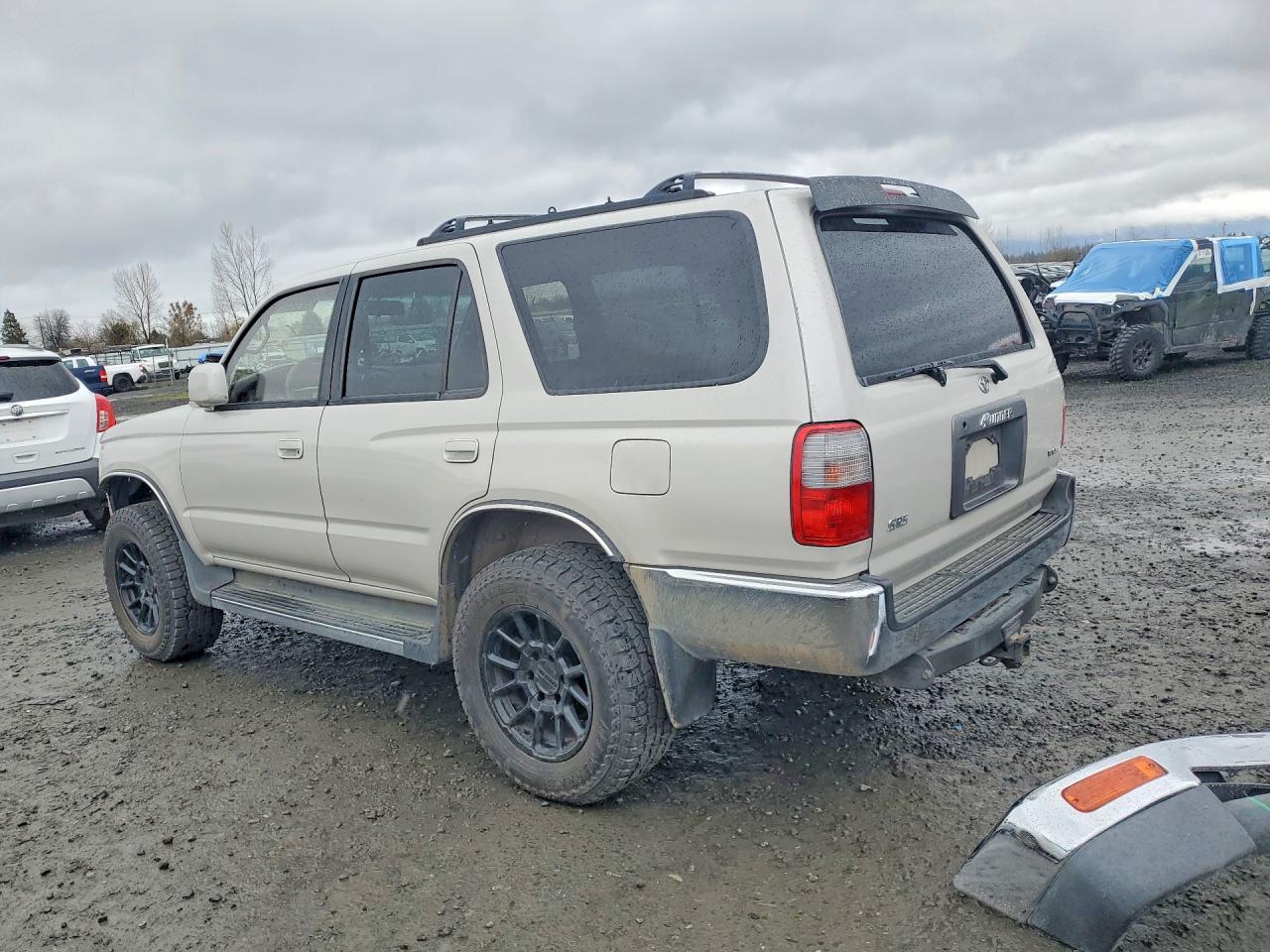 1998 TOYOTA 4RUNNER SR5 photo 2