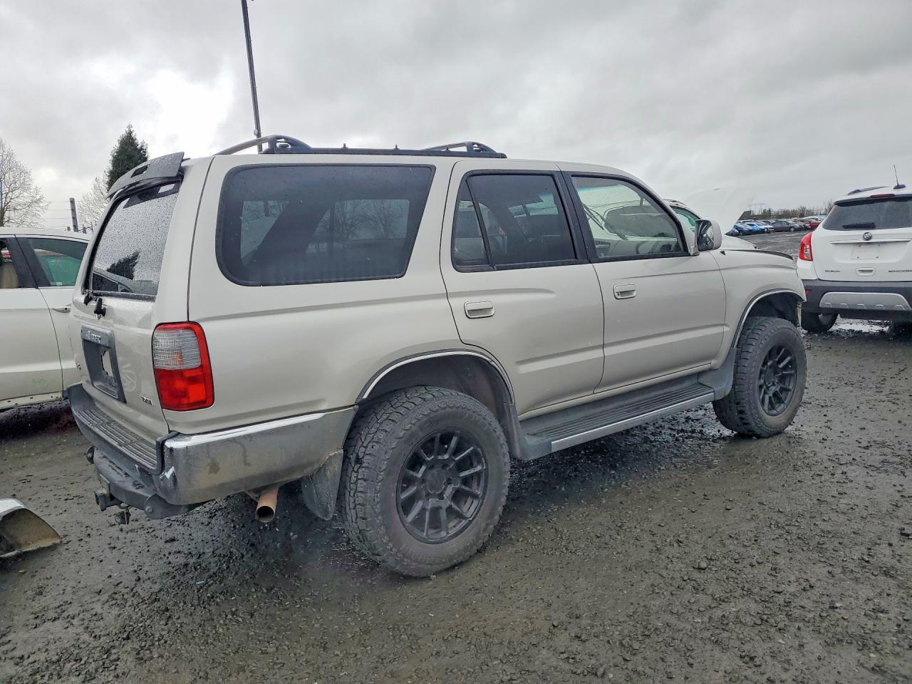 1998 TOYOTA 4RUNNER SR5 photo 3