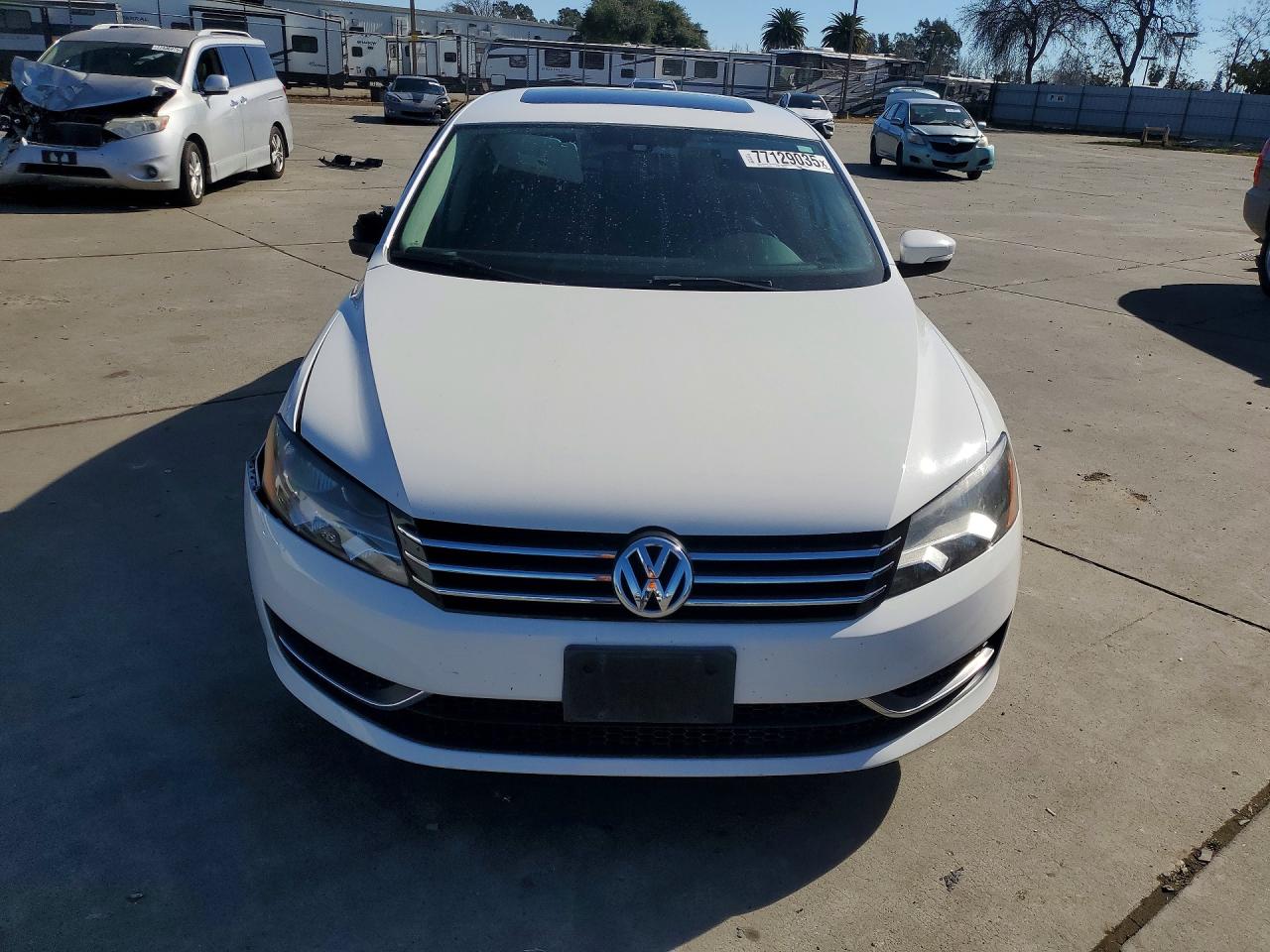 2014 VOLKSWAGEN PASSAT SE photo 9