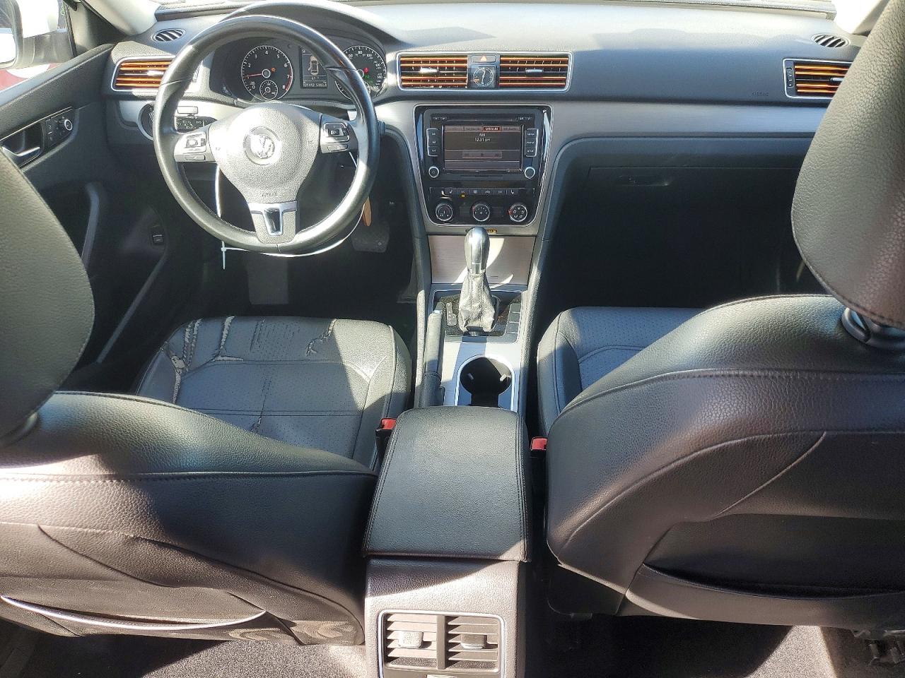 2014 VOLKSWAGEN PASSAT SE photo 15