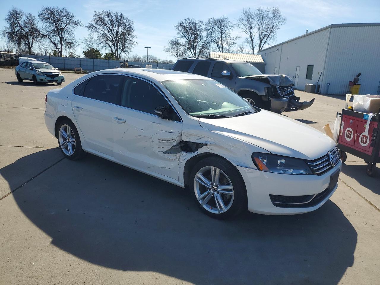 2014 VOLKSWAGEN PASSAT SE photo 7