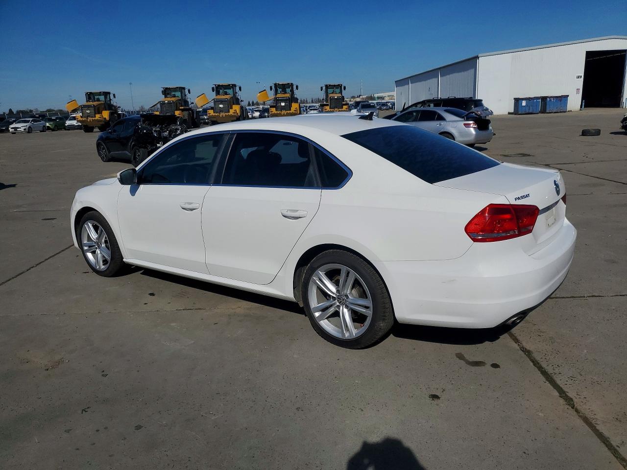 2014 VOLKSWAGEN PASSAT SE photo 3