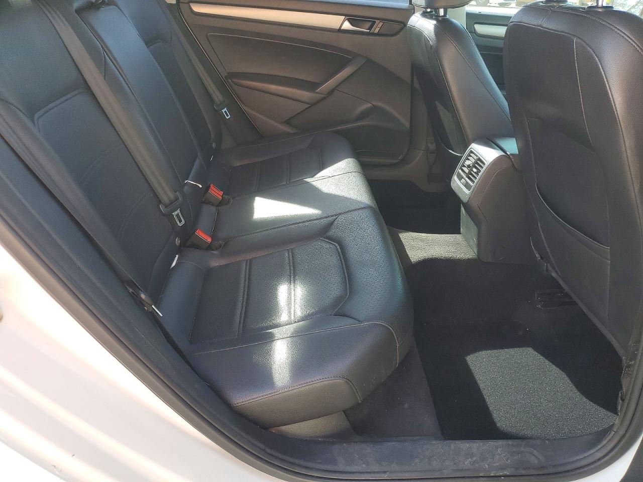 2014 VOLKSWAGEN PASSAT SE photo 19