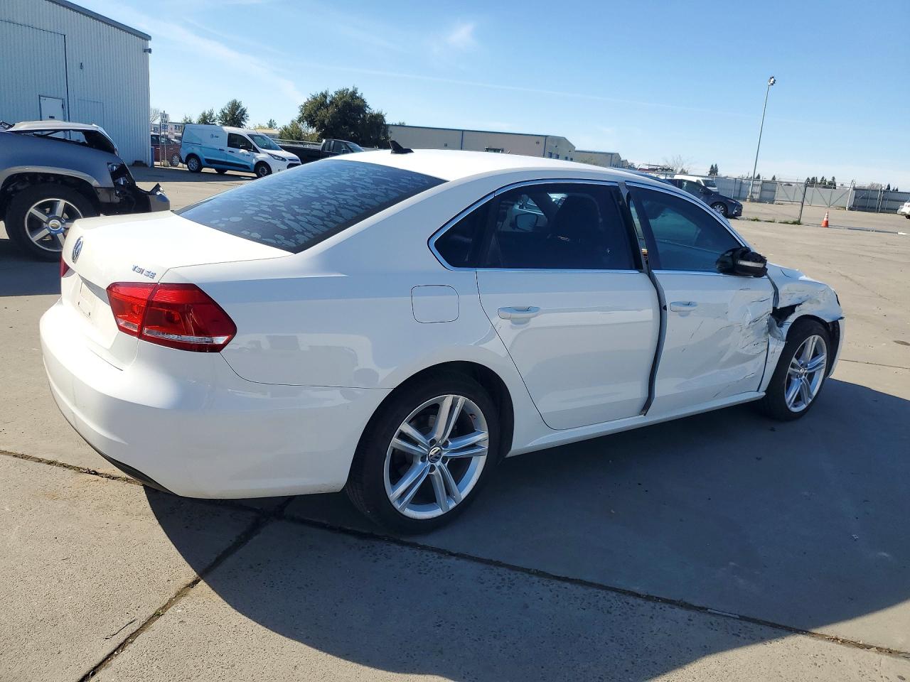 2014 VOLKSWAGEN PASSAT SE photo 5