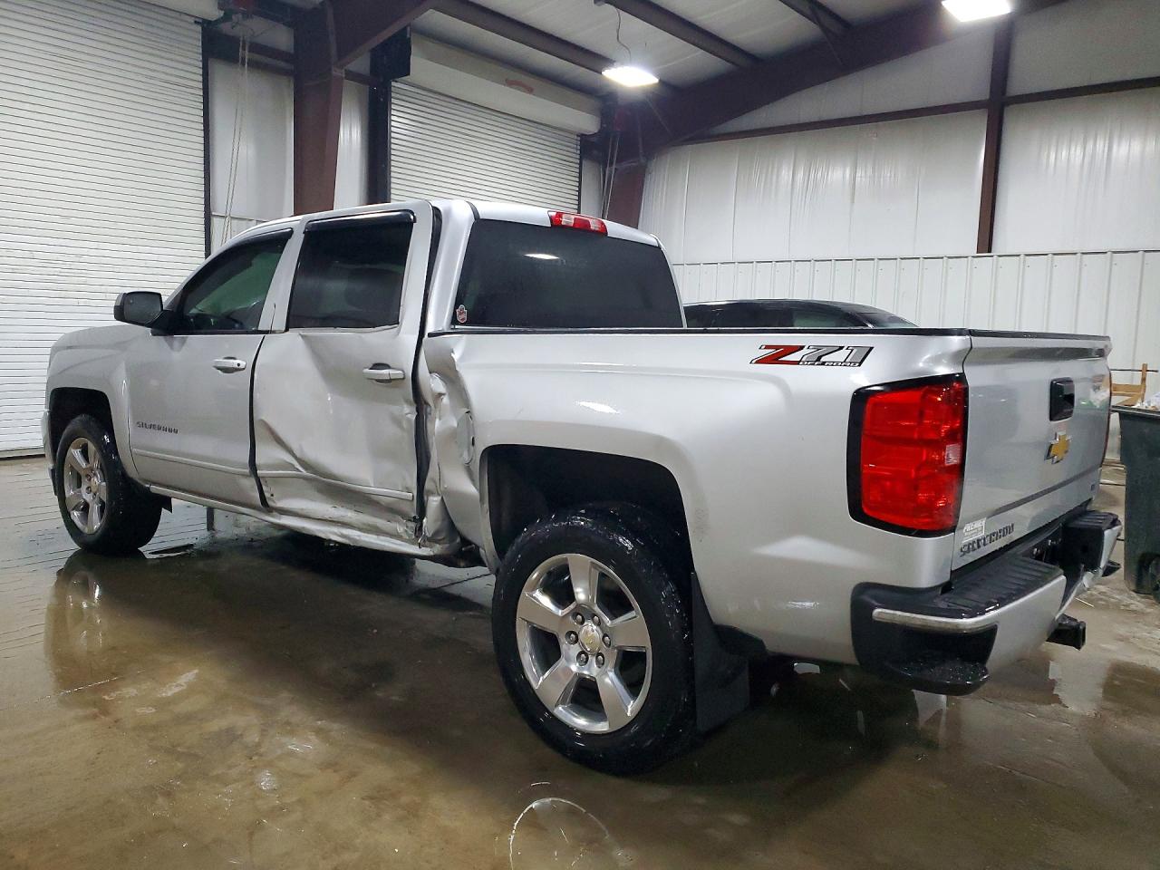 2018 CHEVROLET SILVERADO K1500 LT photo 2