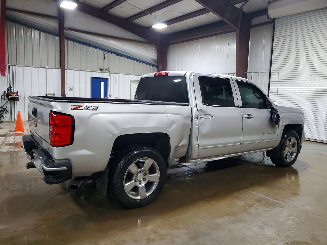 2018 CHEVROLET SILVERADO K1500 LT photo 3