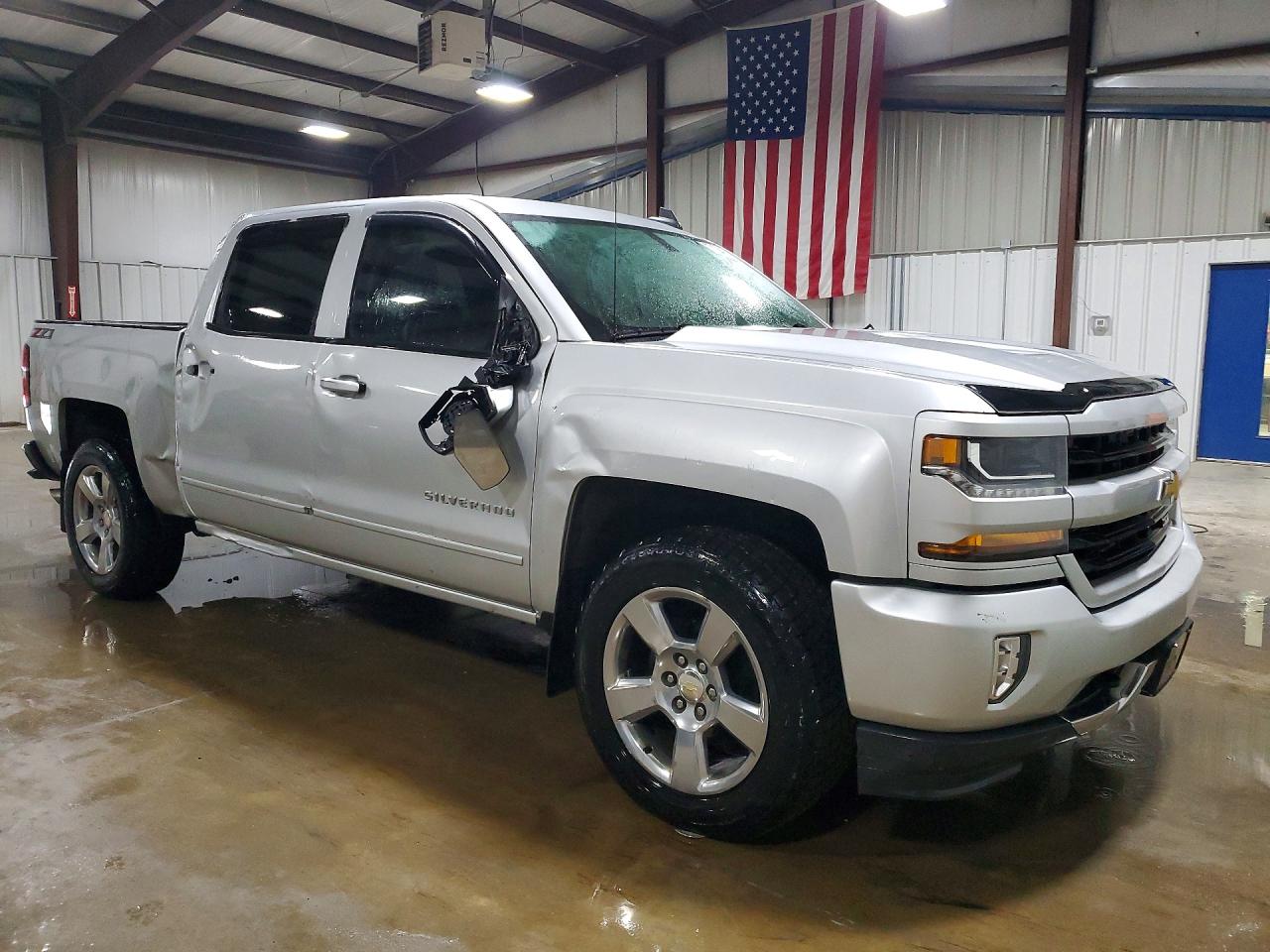2018 CHEVROLET SILVERADO K1500 LT photo 4