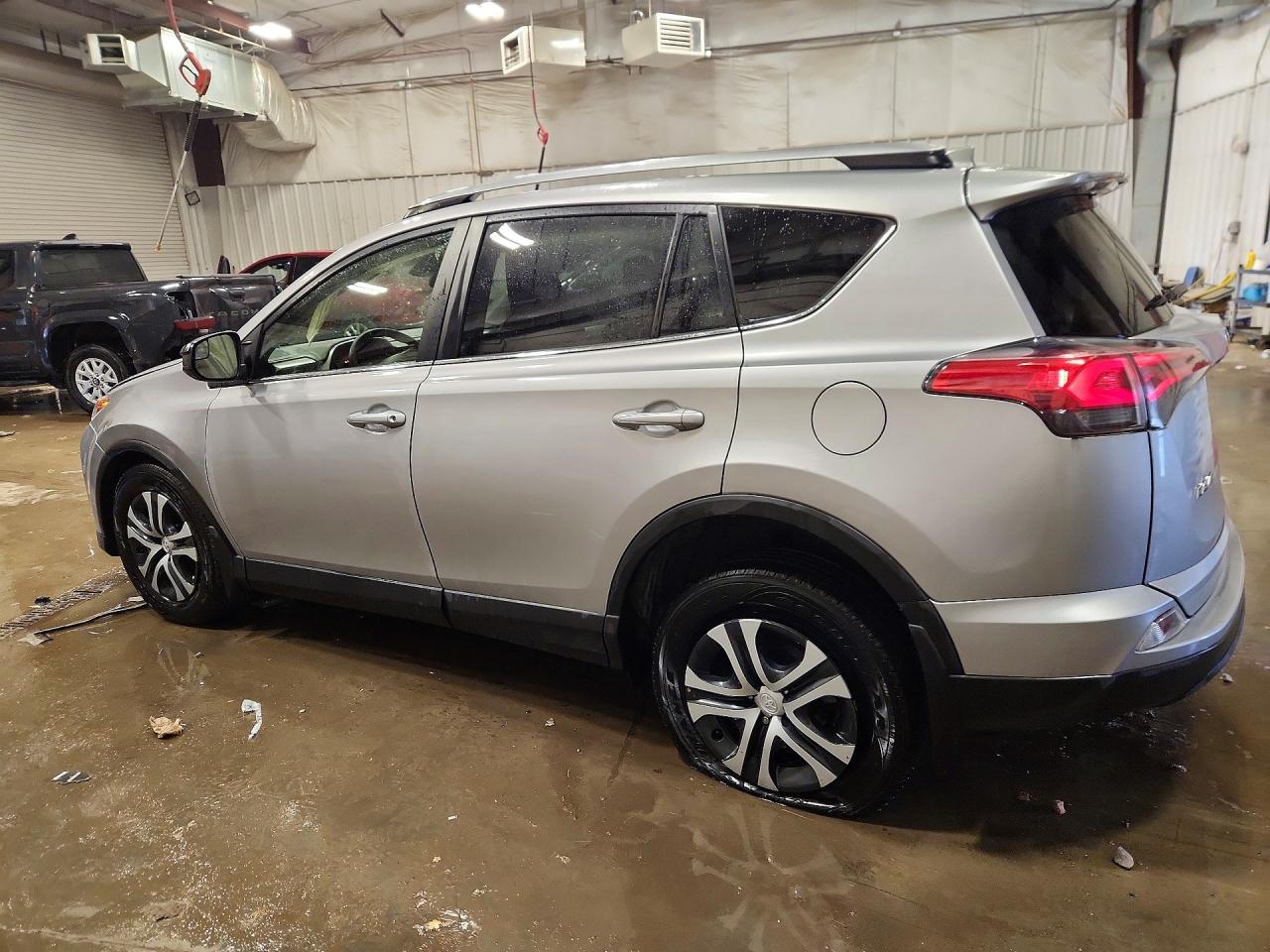 2018 TOYOTA RAV4 LE photo 2