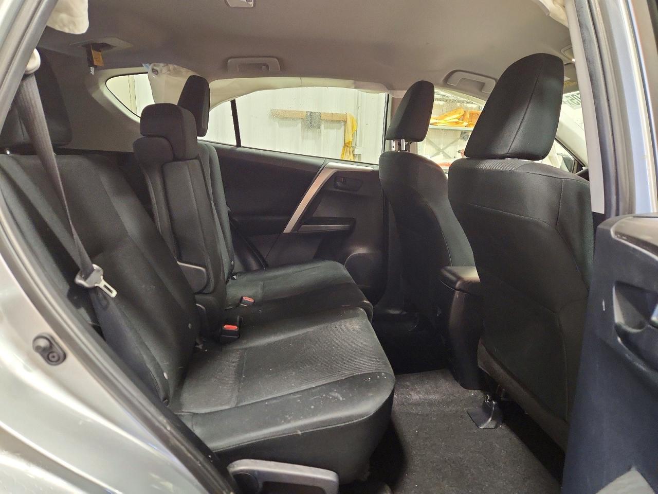 2018 TOYOTA RAV4 LE photo 11