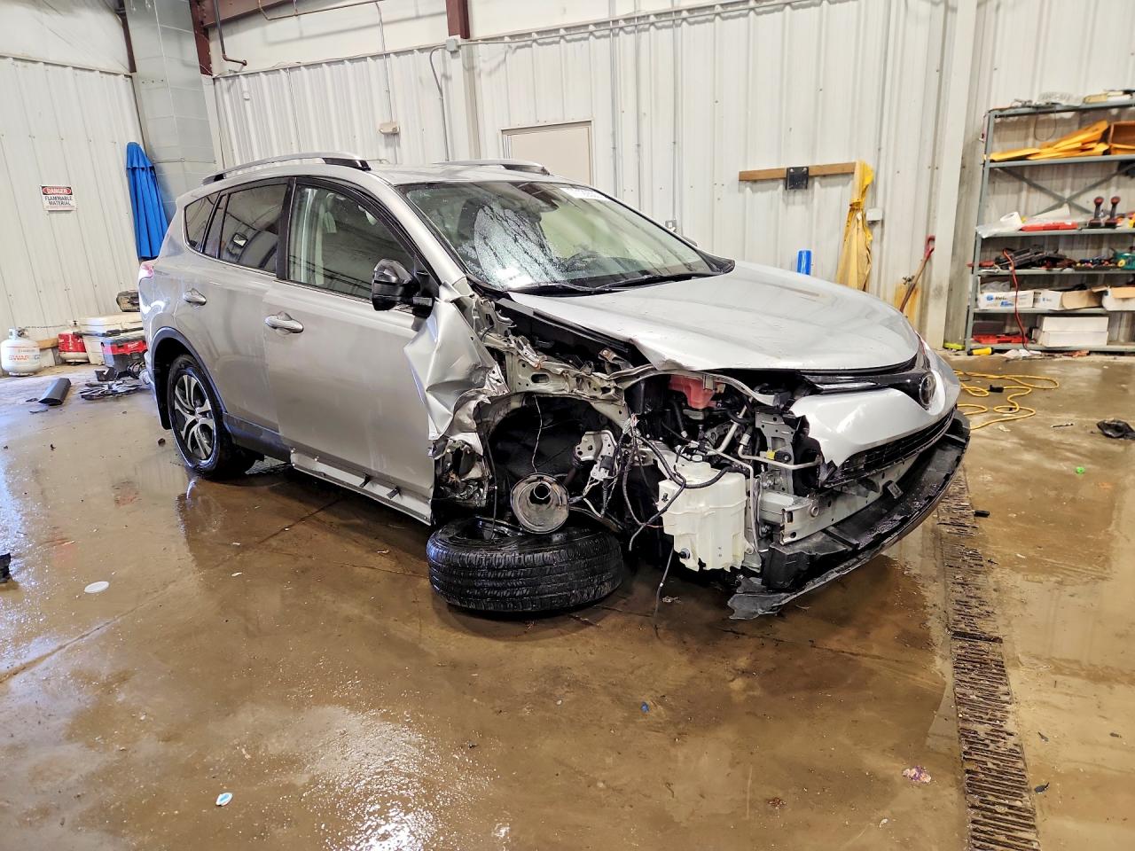 2018 TOYOTA RAV4 LE photo 4