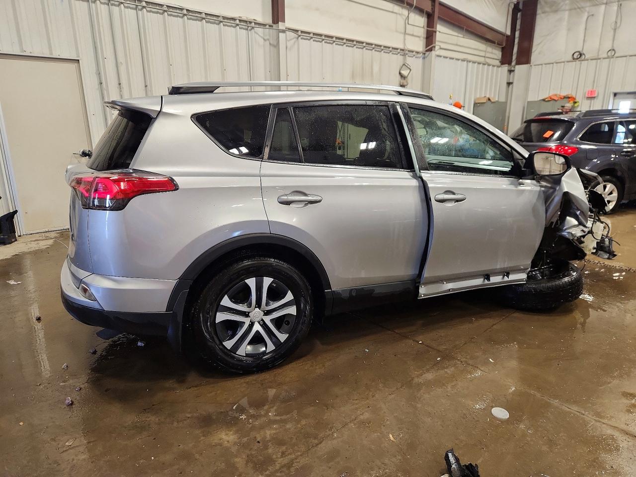 2018 TOYOTA RAV4 LE photo 3