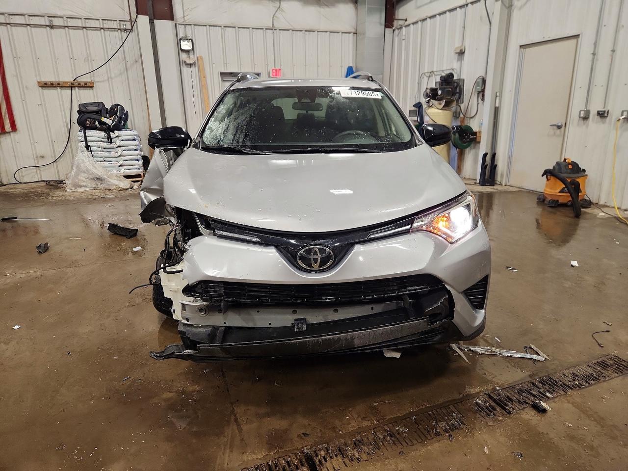 2018 TOYOTA RAV4 LE photo 5