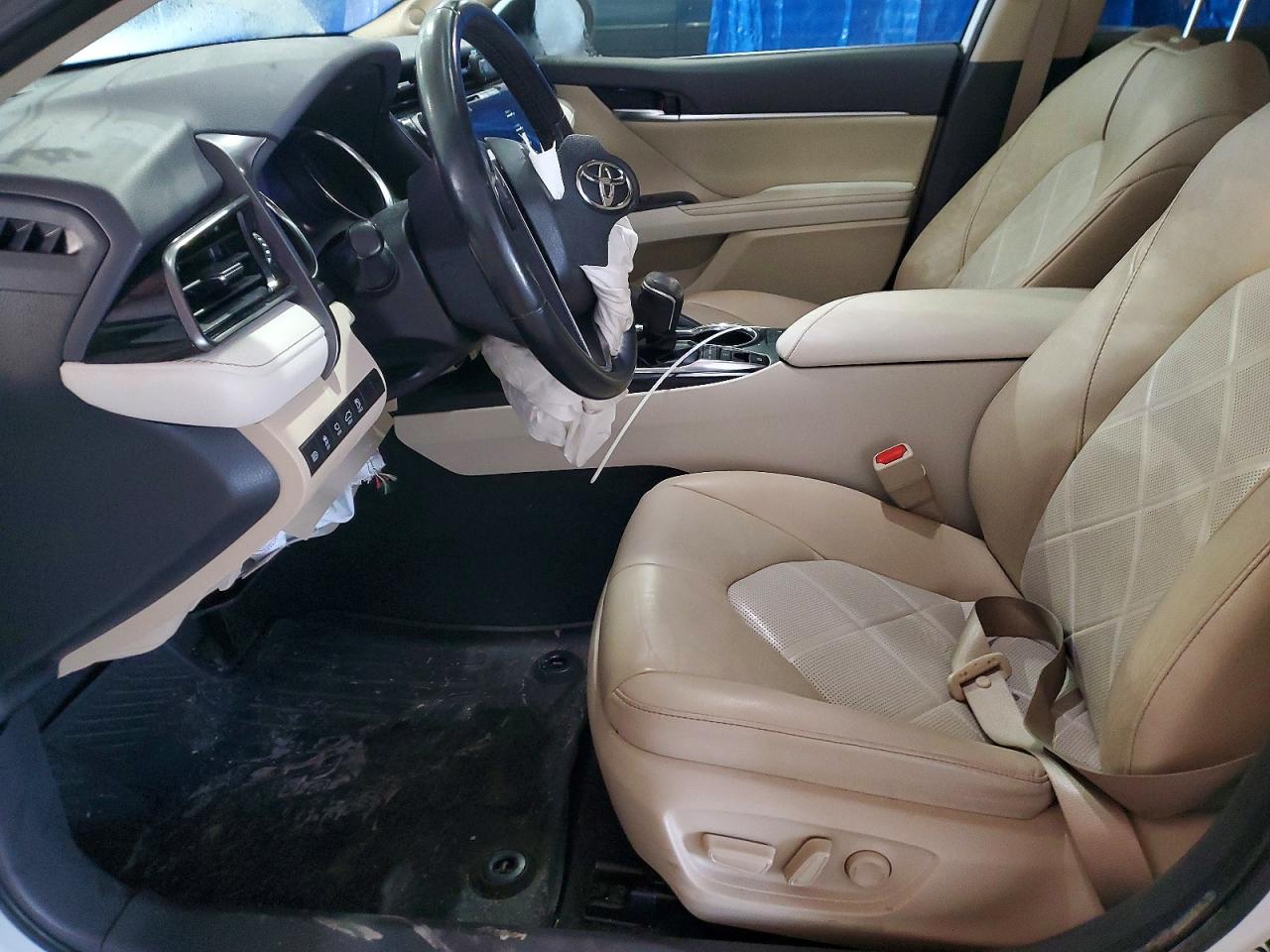 2019 TOYOTA CAMRY XSE photo 19