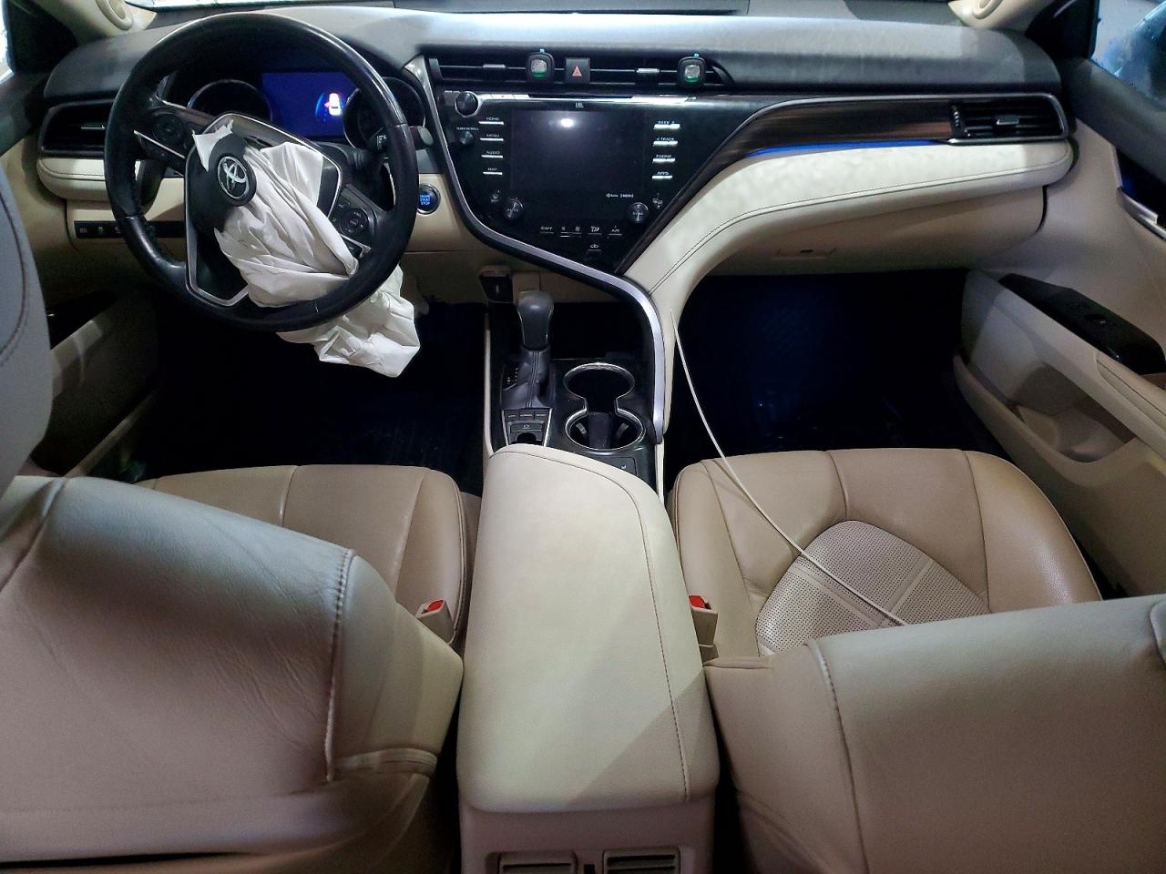 2019 TOYOTA CAMRY XSE photo 22