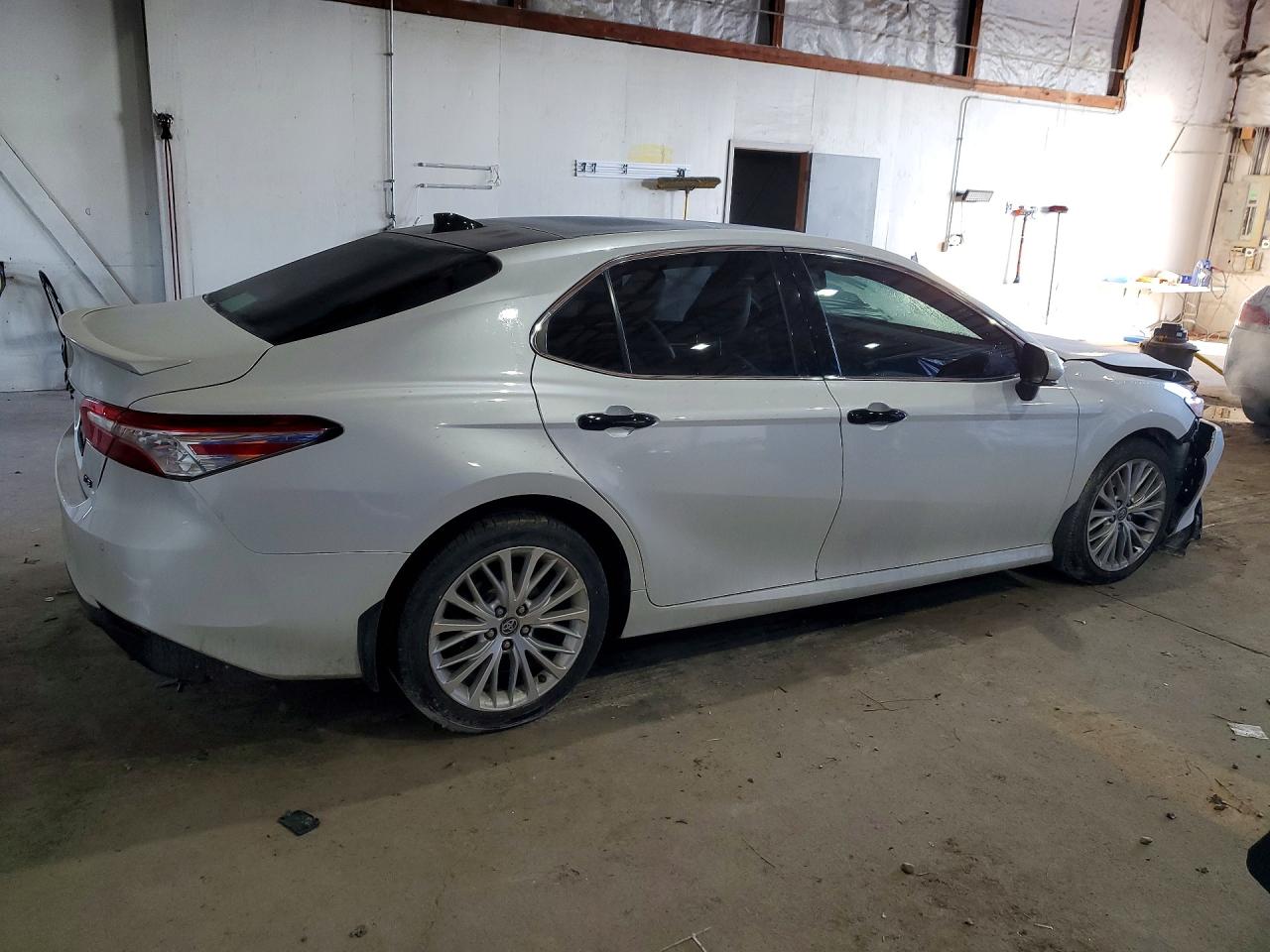 2019 TOYOTA CAMRY XSE photo 7