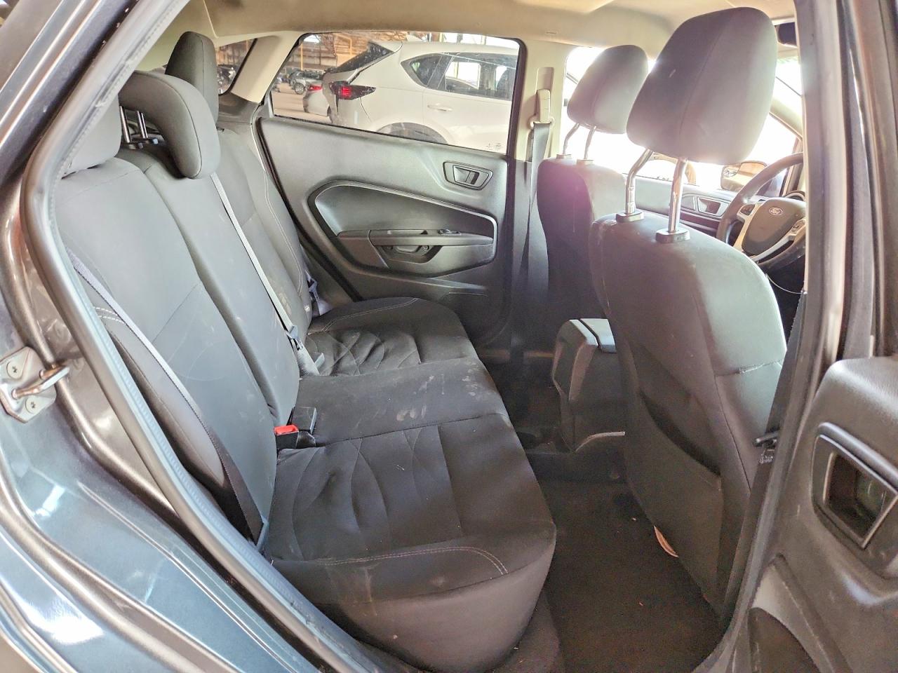 2019 FORD FIESTA SE photo 19