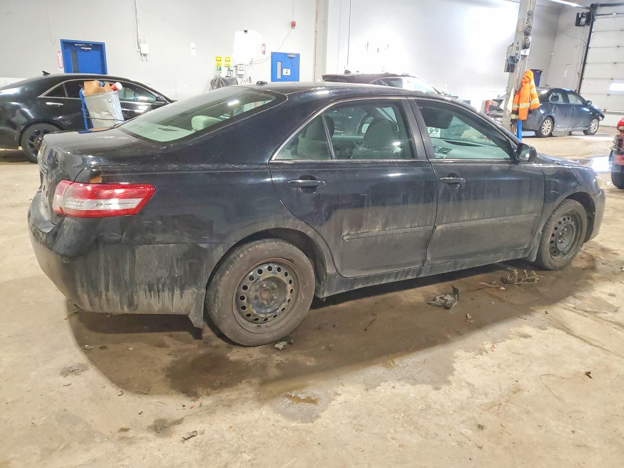 2011 TOYOTA CAMRY BASE photo 3