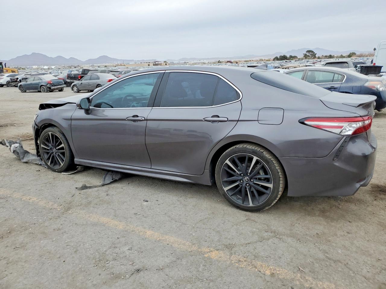 2019 TOYOTA CAMRY XSE photo 3