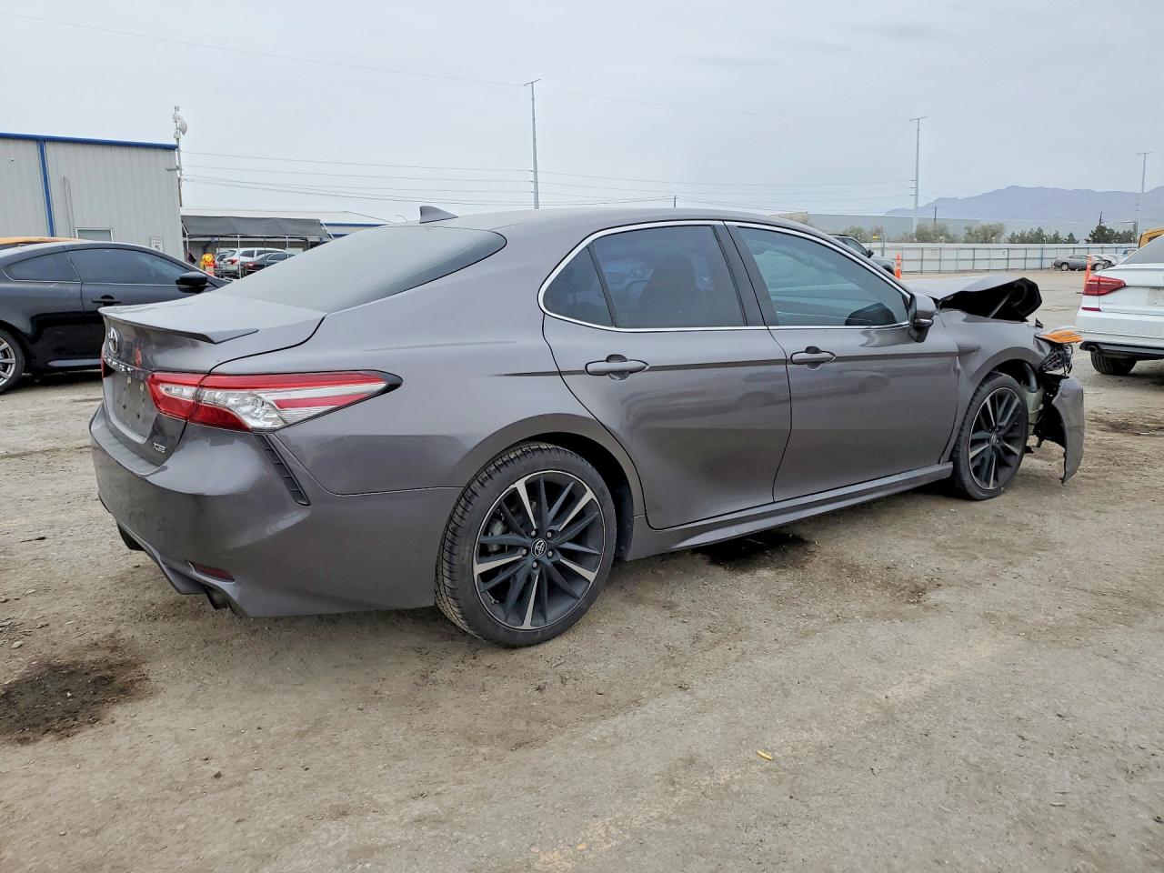 2019 TOYOTA CAMRY XSE photo 5