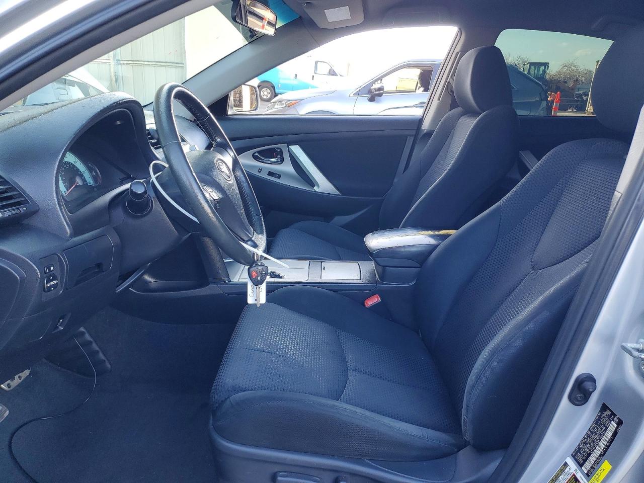 2010 TOYOTA CAMRY photo 19