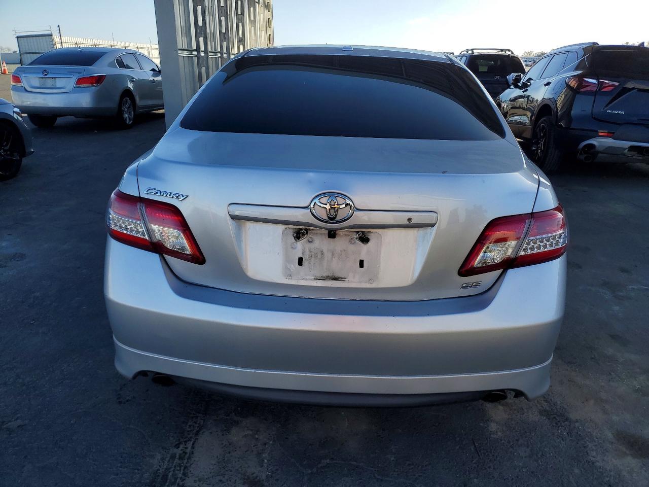 2010 TOYOTA CAMRY photo 16