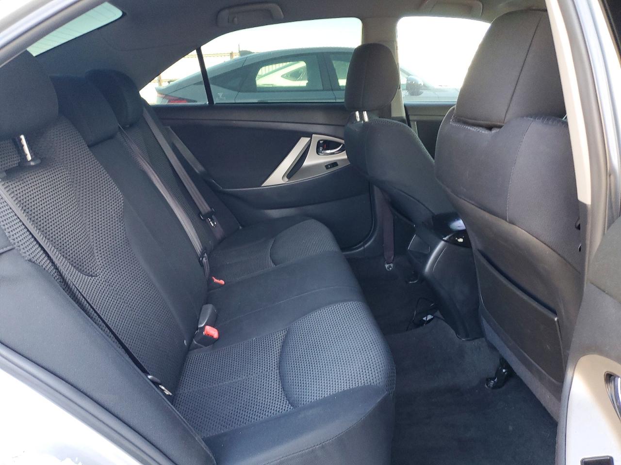 2010 TOYOTA CAMRY photo 28