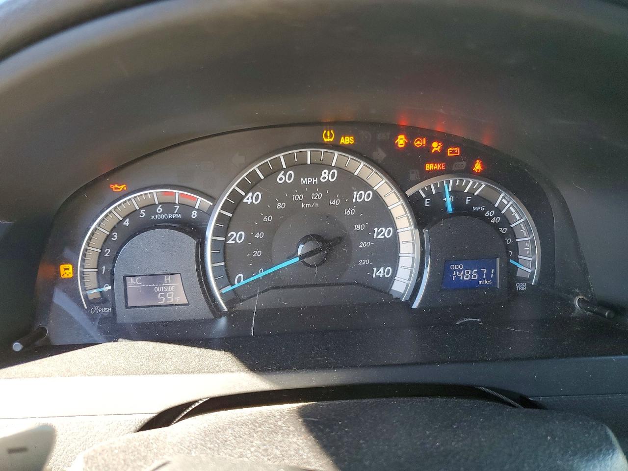 2014 TOYOTA CAMRY SE photo 9