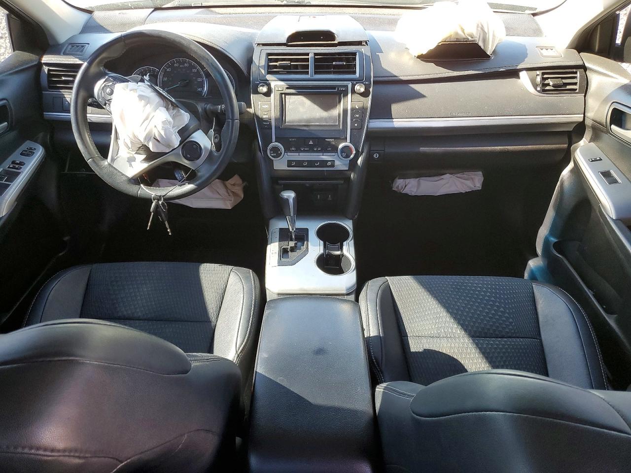 2014 TOYOTA CAMRY SE photo 8