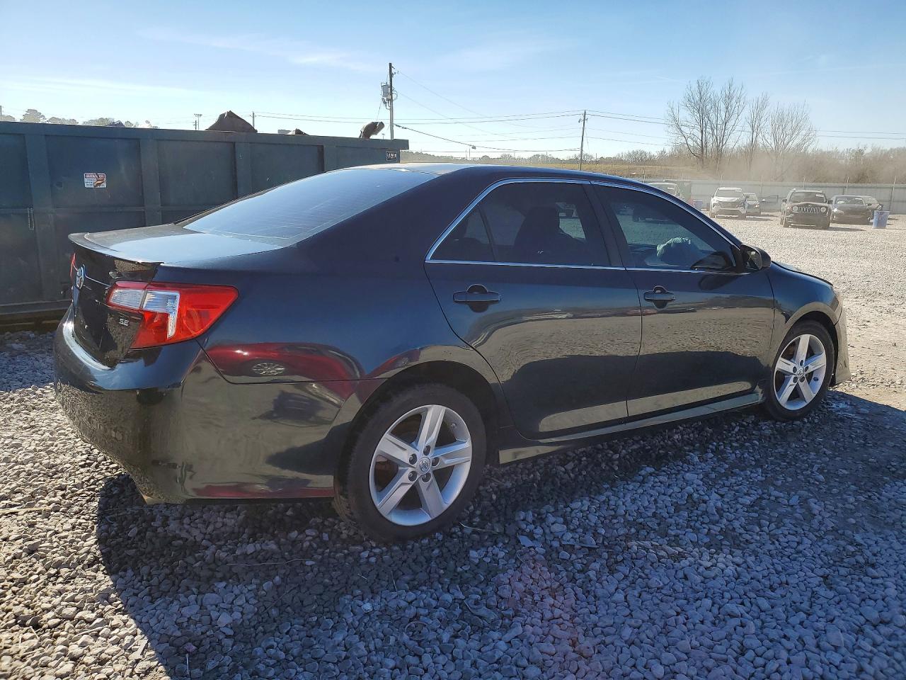 2014 TOYOTA CAMRY SE photo 3