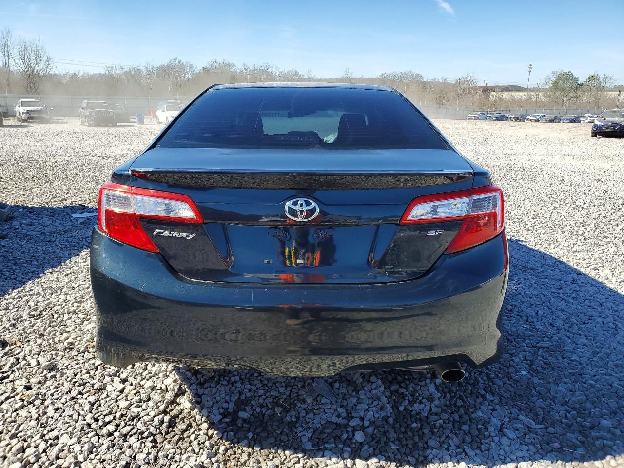 2014 TOYOTA CAMRY SE photo 6
