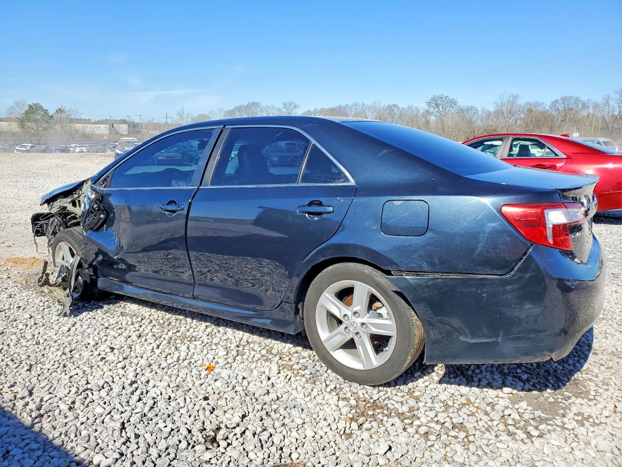 2014 TOYOTA CAMRY SE photo 2