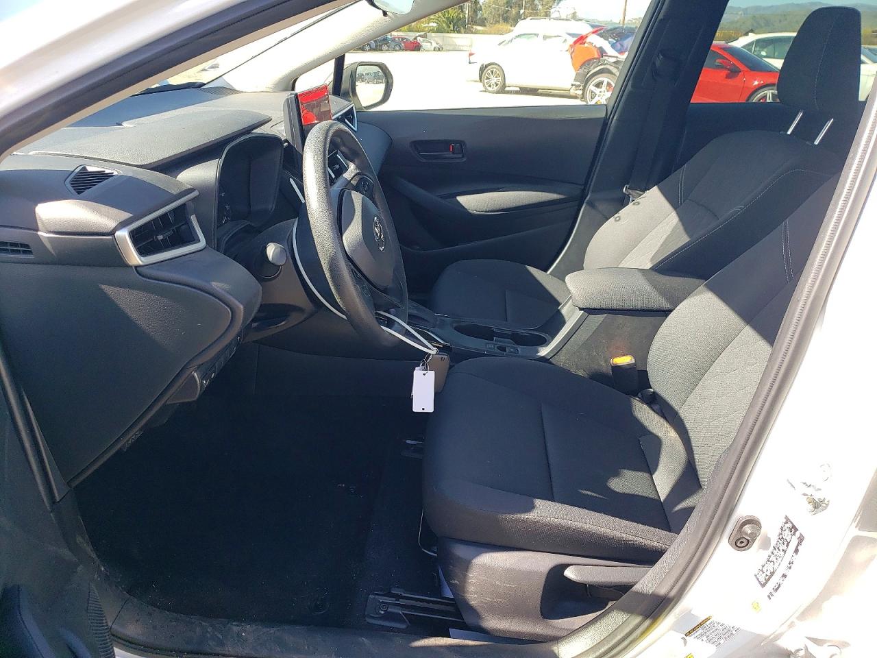 2025 TOYOTA COROLLA LE photo 13