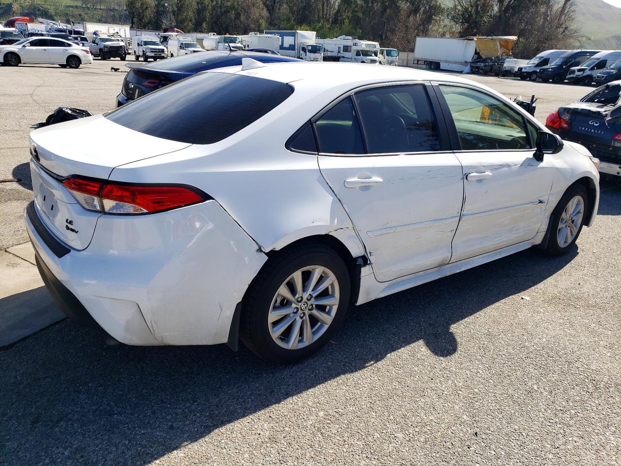 2025 TOYOTA COROLLA LE photo 5