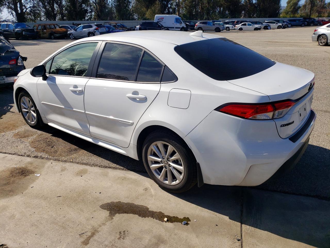 2025 TOYOTA COROLLA LE photo 3